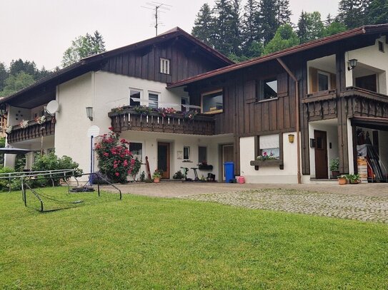 Zweifamilienhaus, sehr ruhige TOP - Lage mit toller Aussicht in sonniger Hanglage, mit Berg Panorama