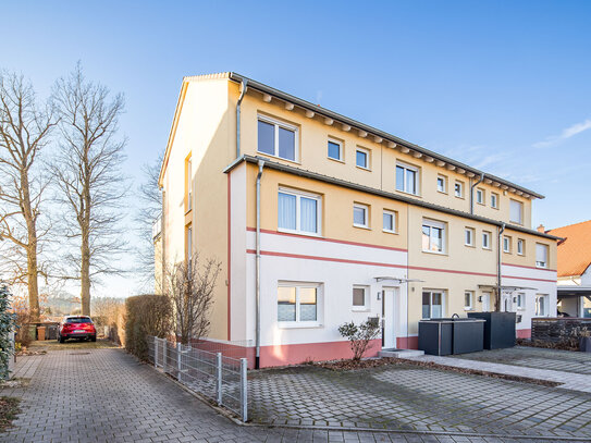 Modernes und geräumiges Familiendomizil in Toplage von Zirndorf mit herrlicher Dachterrasse und zwei Stellplätzen