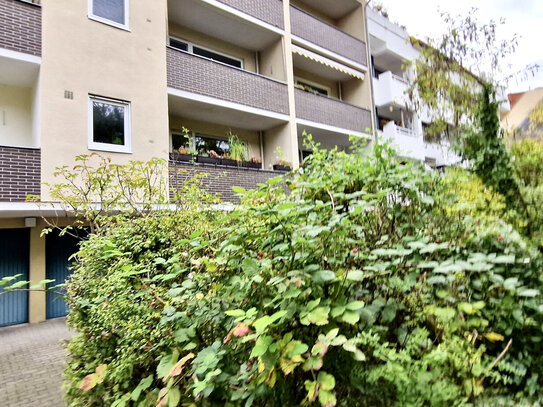 Schöne Zweizimmer Wohnung in Lichterfelde, Balkon und Garage - Rendite