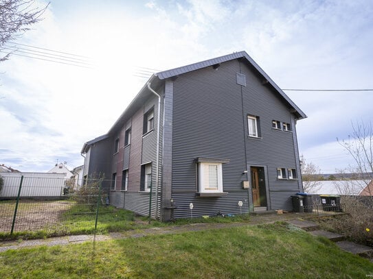 Ein- Zweifamilienhaus mit PV und viel Platz in zentraler Lage von Illingen