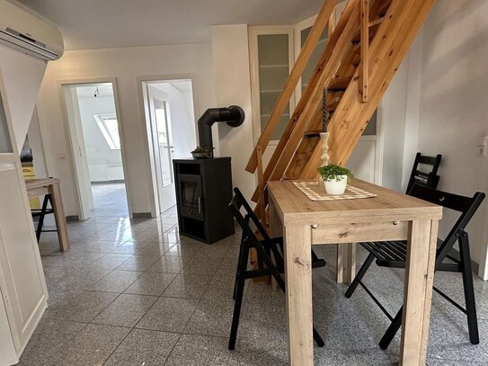 Helles, modernes WG-Zimmer in Altbau, möblierte Berufstätigen-WG in Stuttgart-Süd