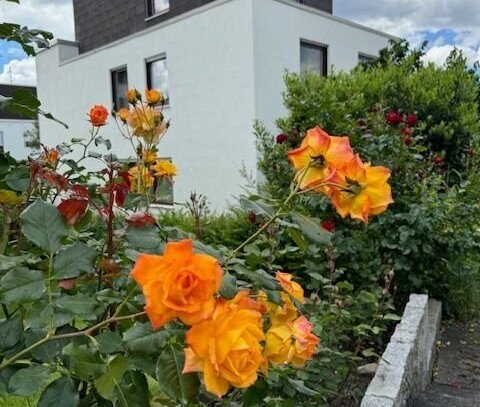 Haus mit vier Schlafzimmer und schönem Garten in ruhiger Lage