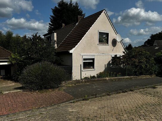 Burgdamm! Renovierungsbefürtiges Einfamilienhaus mit schönem großen Garten!