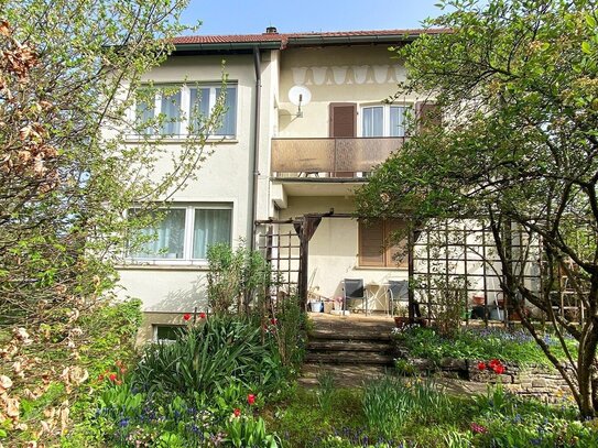 ***Frei stehendes Zweifamilienhaus mit Garten in Schorndorf***