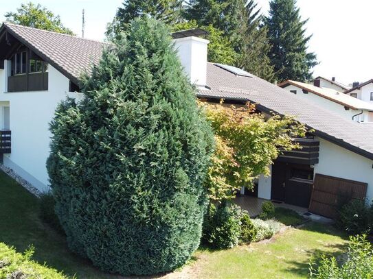 Gepflegtes Einfamilienhaus mit Einliegerwohnung in ruhiger gehobener Wohnlage von Landau a.d. Isar