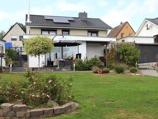 Vielseitiges Zweifamilienhaus mit Weitblick