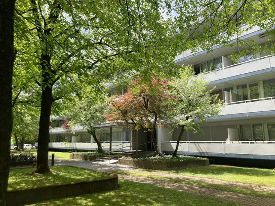 Ruhige Lichtdurchflutete 1 Zimmerwohnung mit Hallenschwimmbad und Sauna in München/Bogenhausen mit Blick ins Grüne