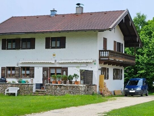 Preissenkung- Renovierungsbedürftiges Haus auf 1205 m² großem Grundstück in Marquartstein direkt vor den Bergen