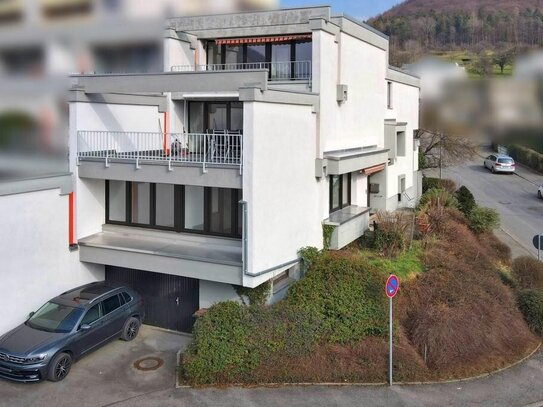 Gepflegtes Reihenendhaus mit ELW, Garage und 2 Balkons in toller Aussichtslage von Eningen