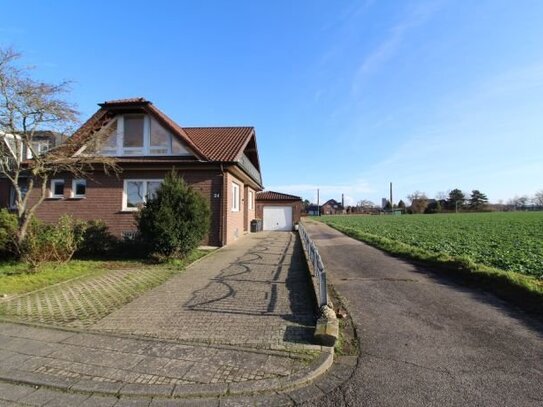 VERKAUFT: ruhig gelegen, geräumige Doppelhaushälfte mit schöner Aussicht. Gut geeignet als Mehrfamilienhaus