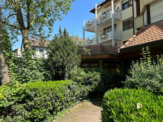 Modernisierte 2-Zimmer-Senioren-Wohnung mit großer Dachterrasse