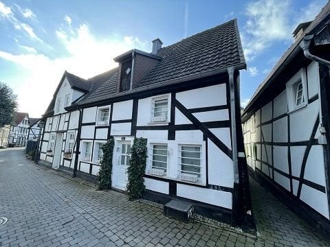 Menden Stadtmitte - Uriges, saniertes Fachwerkhaus inkl. moderner EBK (Kein Denkmalschutz)