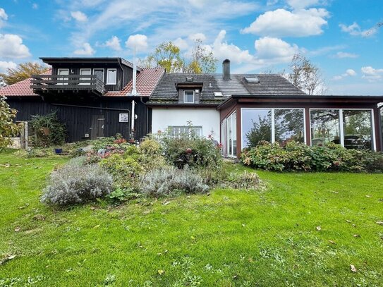 Großzügiges, ehemaliges Bauernhaus mit Wintergarten, Scheune und traumhaftem Fernblick!