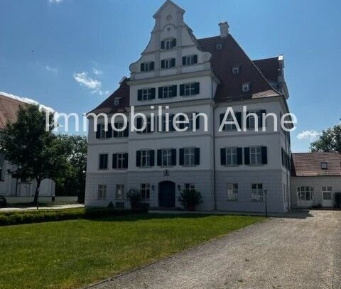 Zeitlose Eleganz - 2-Zi. EG-Wohnung im historischen Schloss zu Niederraunau/Krumbach!