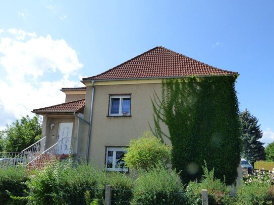 Großes Einfamilienhaus, auch für 2 Familien geeignet. Im Lausitzer Seenland.