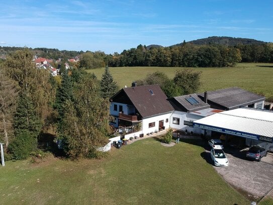 Neuer Preis! gepflegtes 1FH inkl. KFZ Werkstatt + Lagerhalle in begehrter Lage von Kirkel auf ca. 5300m² großem Grundst…