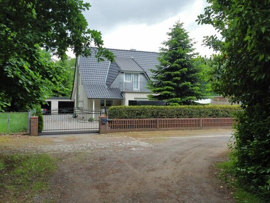 Saniertes Einfamilienhaus mit Doppelgarage, Terrasse in traumhafter Lage direkt an der Hunte