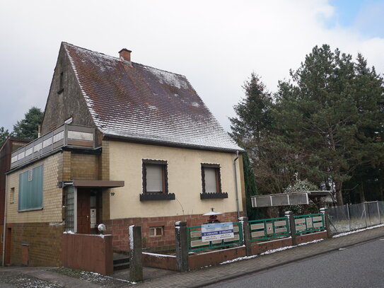 Einfamilienhaus mit sehr großem Garten in Höheischweiler