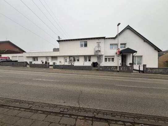 Saniertes Mehrfamilienhaus in zentraler Lage von Frechen