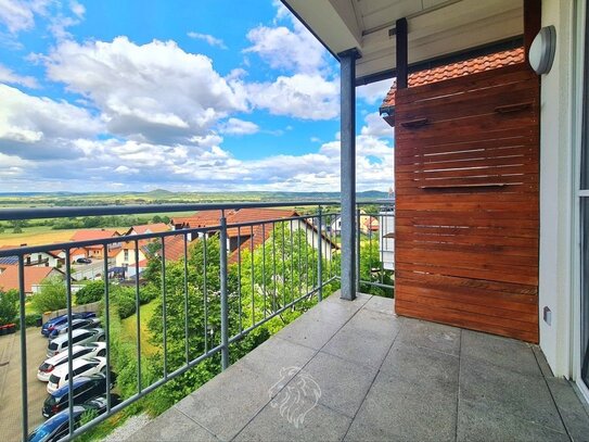 Besondere Dachgeschosswohnung mit Balkon - Ihre Ruheoase in Knetzgau!