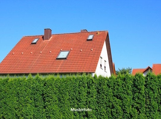 Wohnen im Grünen + 2-Zimmer-Wohnung, Garten, Stellplatz +