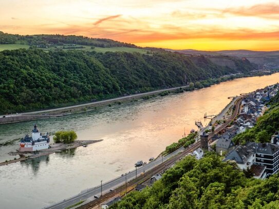 Hochinteressante Immobilie mit Terrasse - direkt am Rhein - Neu saniert