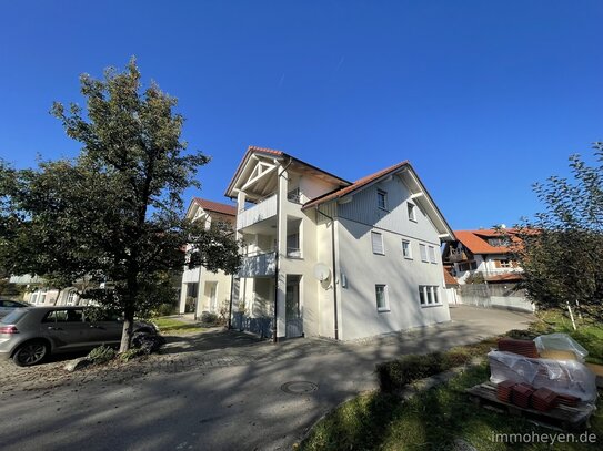 2-Zimmer-Dachgeschosswohnung mit Balkon im Dorfzentrum von Eglofs, im zweiten OG