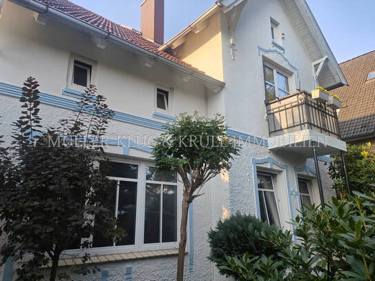 NUR FÜR 1-2 PERSONENEN 2,5 Zimmer-Mietwohnung im 1. Obergeschoß mit Balkon in Langenhorn