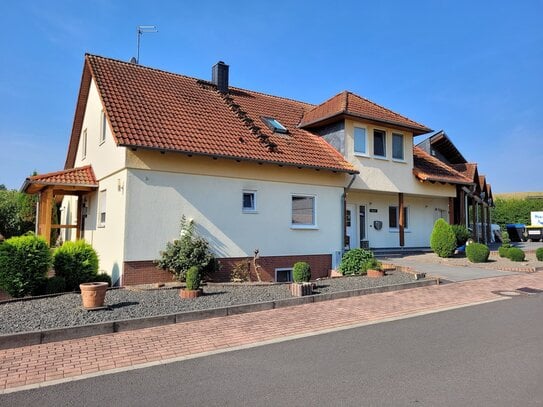 VIELE MÖGLICHKEITEN!!! Großes Wohnhaus mit Monteurzimmervermietung