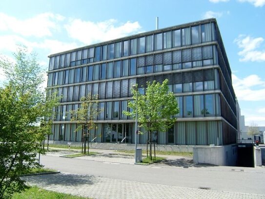 Moderne Bürofläche in außergewöhnlichem Gebäude mit Autobahn- und Flughafenanbindung