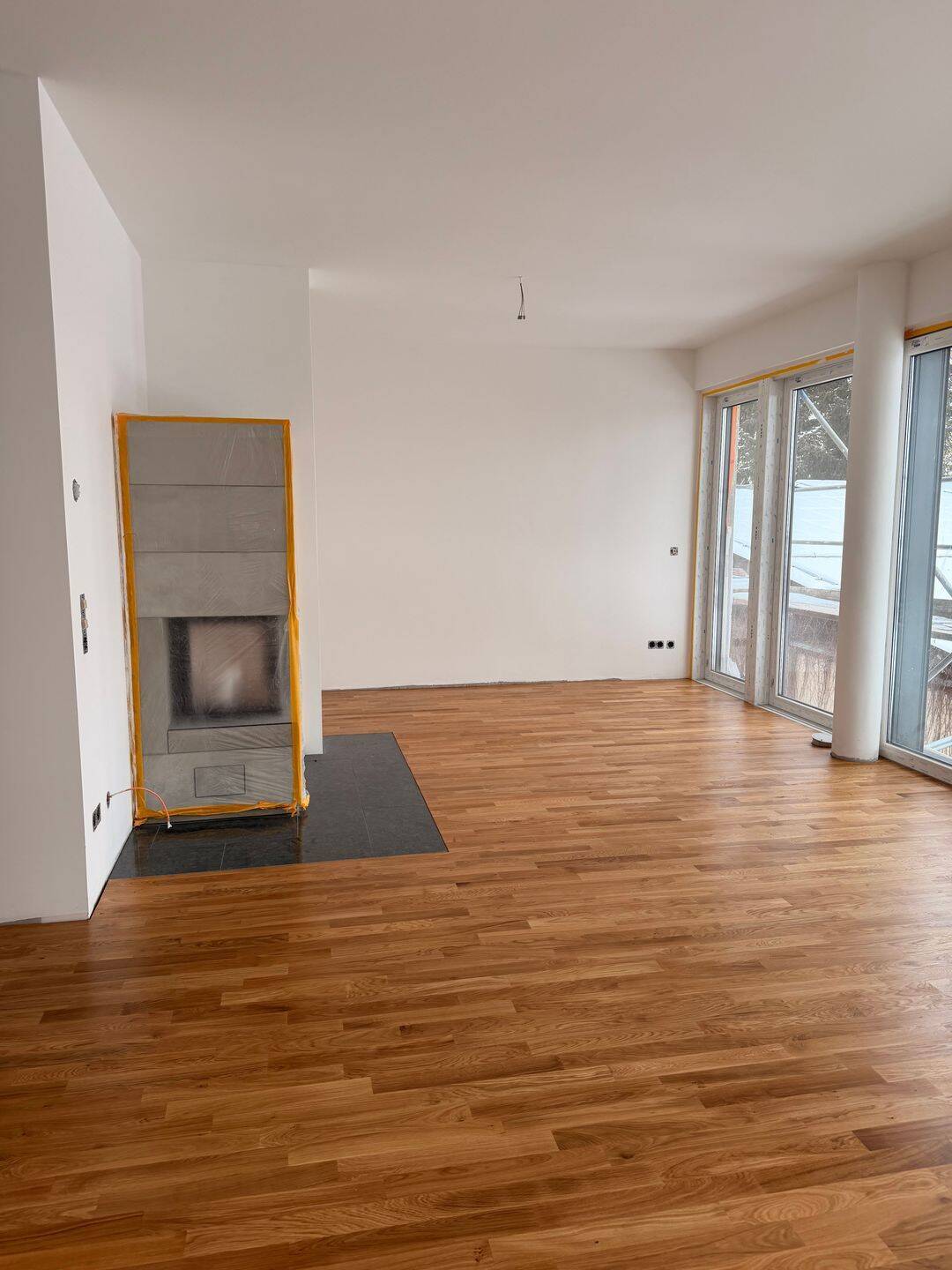 Neubau-Erstbezug mit Kamin, Echtholzparkett & Gartenanteil – modernes Wohnen in Top-Lage