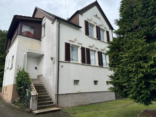 Dillingen-Diefflen: Einfamilienhaus (7 Zi., Kü., 2 Bäder, Terr.), mit großem Garten und zwei Garagen