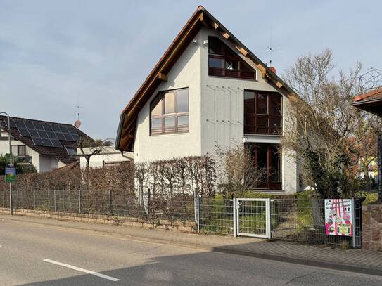 Teilmodernisiertes EFH in Vörstetten, Bad, Böden, Heizung, EBK neu, großer Hobbyraum, Studio, Doppelparker