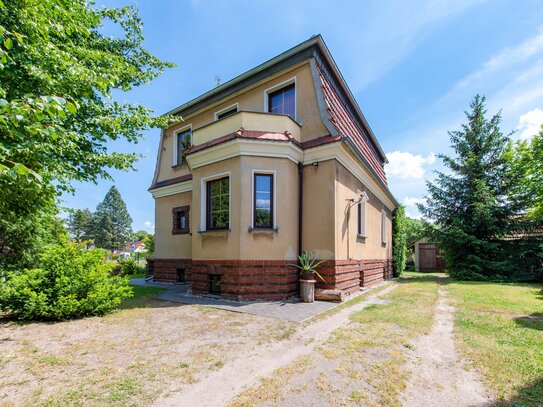 Familienfreundlich, charaktervolles Einfamilienhaus voll unterkellert, Garten, zwei Bäder, Balkon