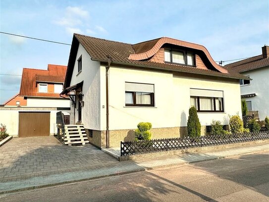 Freistehendes Einfamilienhaus mit Garten und Garage /66806 Ensdorf