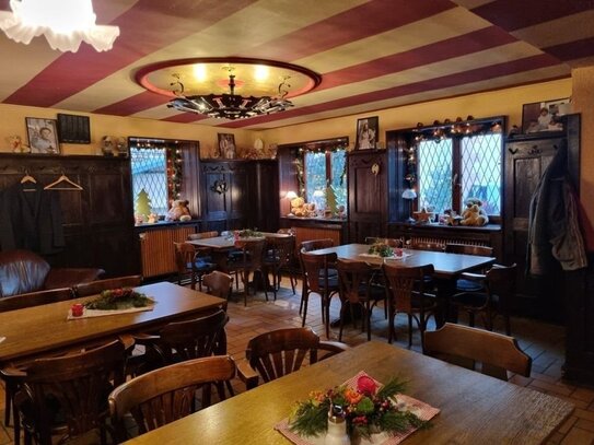 Uriges Gasthaus mit Charme und Platz - Wohnen und Arbeiten unter einem Dach