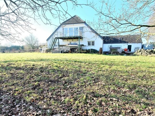 Zweifamilienhaus, ehemaliger Bauernhof mit großem Grundstück von 8.678 m² und Werkstatt