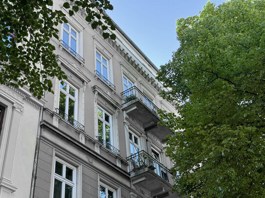 Attraktiver Zinshaus-Altbau mit 6 WE in Hamburg-Rotherbaum