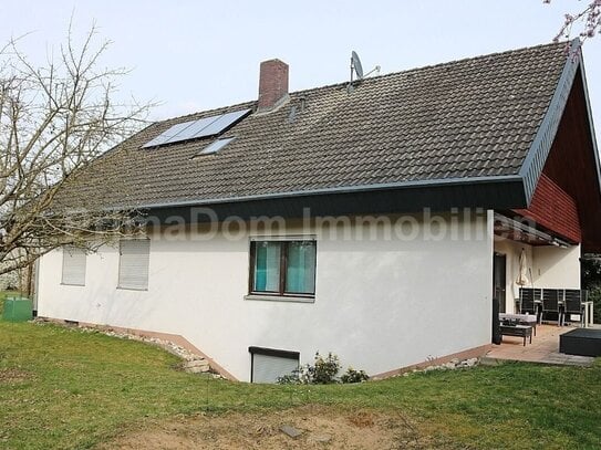 Charmantes Ein- Zweifamilienhaus mit großzügigem Garten in Eckental