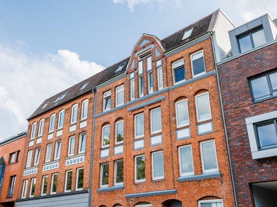 NEUER PREIS Faktor 18 - Saniertes Altbau-MFH in Kiel, ohne Provision