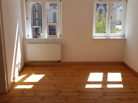 Bezugsfreie, helle sonnige Wohnung in beliebter Lage, mit Balkon!