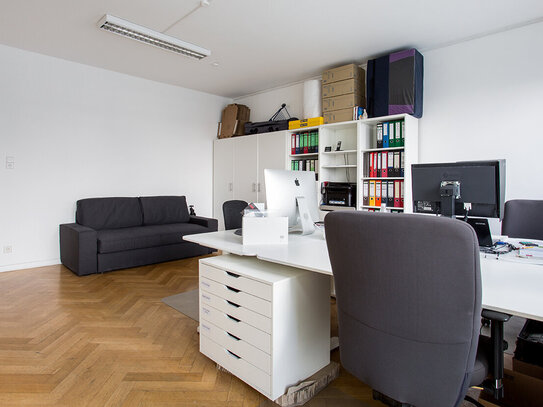 Ausgestattete Arbeitsplätze mit Dachterrasse und Blick auf die Berge - All-in-Miete