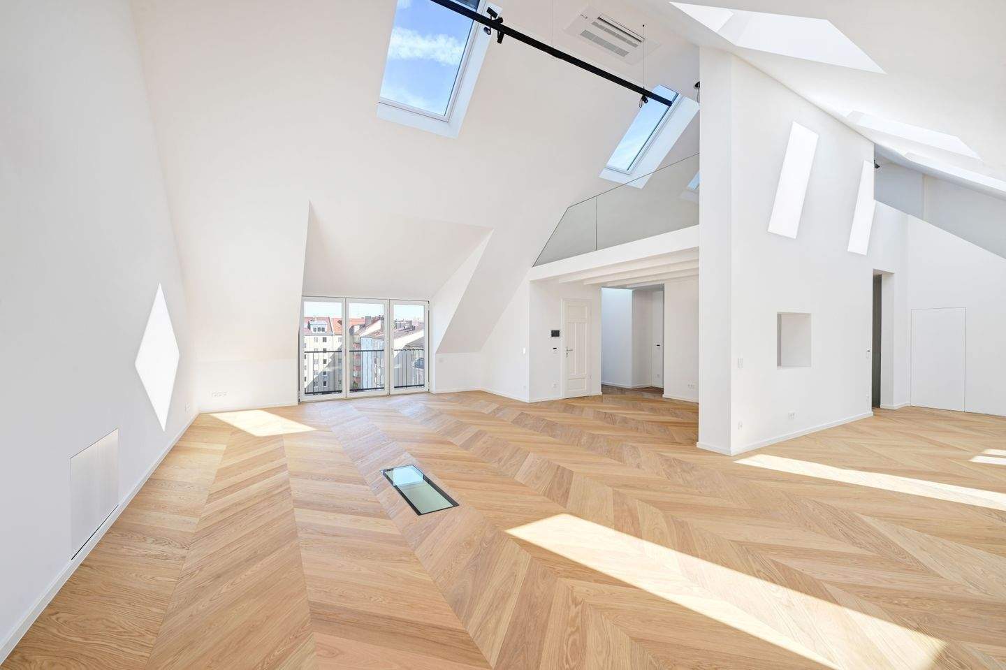 Einziehen und wohlfühlen: Dachgeschoss-Maisonette im Erstbezug in Toplage