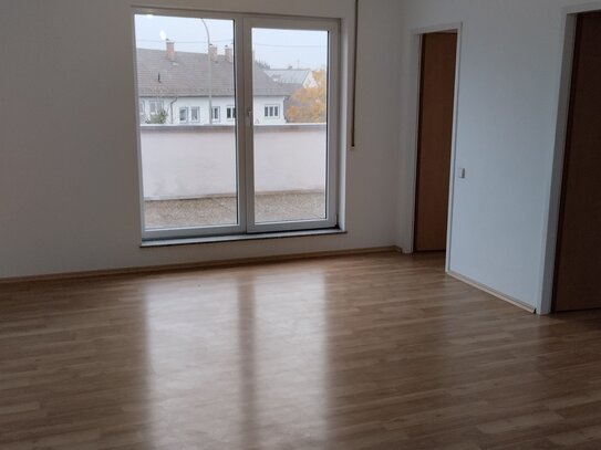 3 Zimmer Wohnung, hell, schön, mit großer Dachterrasse in Vöhringen