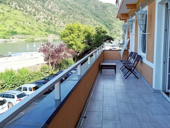 RESERVIERT--Große Wohnung direkt am Rhein - 6ZKB- Balkon mit Blick Mit dem Koffer einziehen!