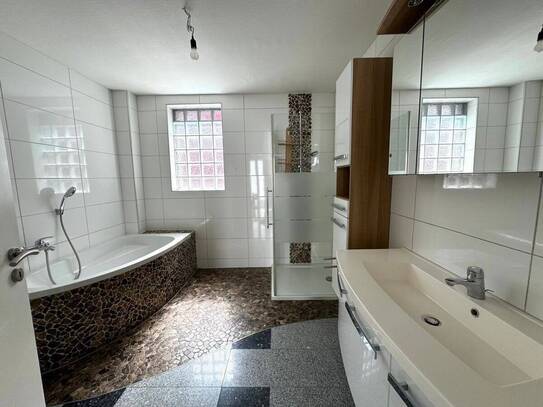 Tolle Alternative zur Wohnung - Modernes EFH in zentraler Lage (ohne Garten) mit EBK - WG geeignet!