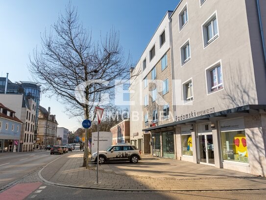 Geräumige Laden/Büro/Gewerbefläche über 2 Etagen mit 3 Parkplätzen direkt vor dem Gebäude