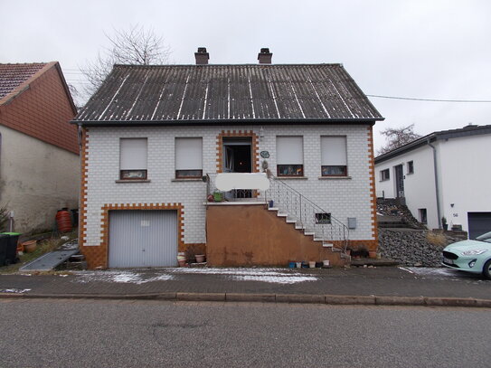 Einfamilienhaus in der Nationalpark- und Seegemeinde Nohfelden, möbliert 85.000,00 EUR, unmöbliert/geräumt 85.000,00 EUR