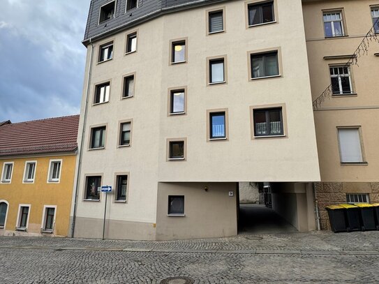 zentral gelegene 2 1/2 Raum-Wohnung mit Balkon und Aufzug