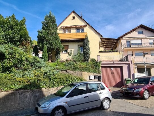 Frei stehendes Dreifamilienhaus für Handwerker